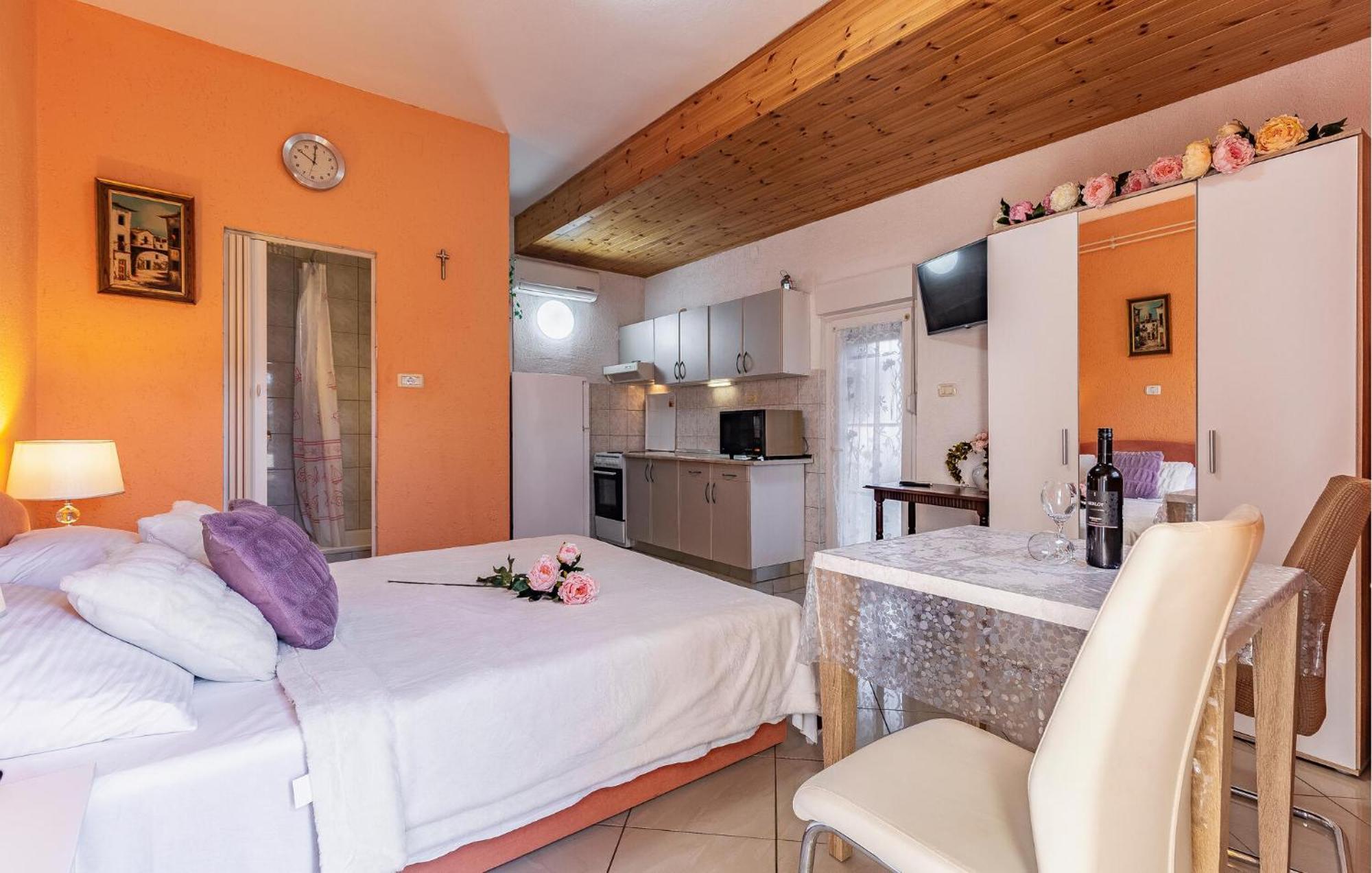 Pet Friendly Apartment In Medulin With Wifi Exterior photo